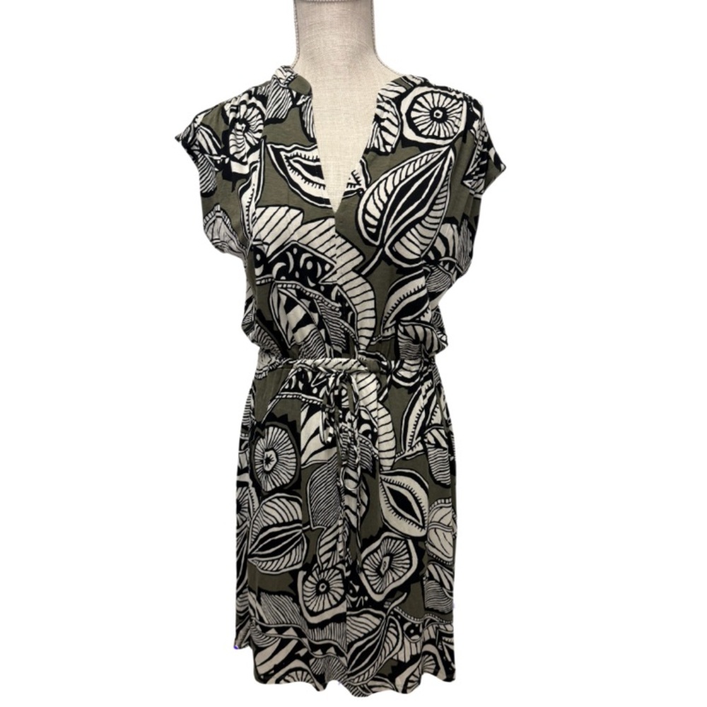 NWT LOFT Black and White Floral Dress Size Small